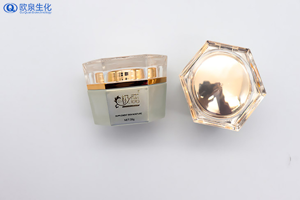 油性皮膚愛(ài)長(zhǎng)痘怎么調(diào)節(jié)護(hù)理？